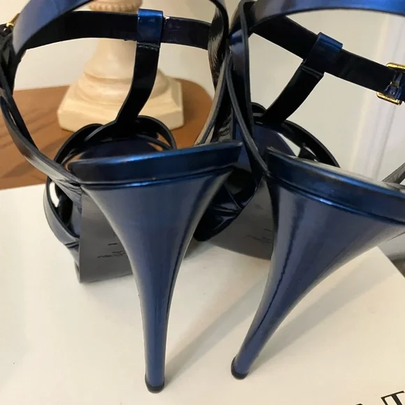 Yves Saint Laurent Tribute Midnight Blue Patent Leather Sandal 36.5 $ 1075.00 - Picture 4 of 10